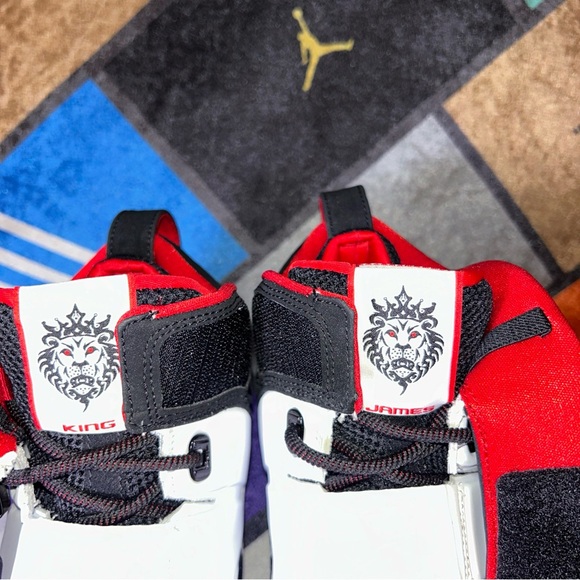 Nike Zoom LeBron 4 2023 Graffiti Size 10.5 for Men in Color White Black and Red - Picture 6 of 10